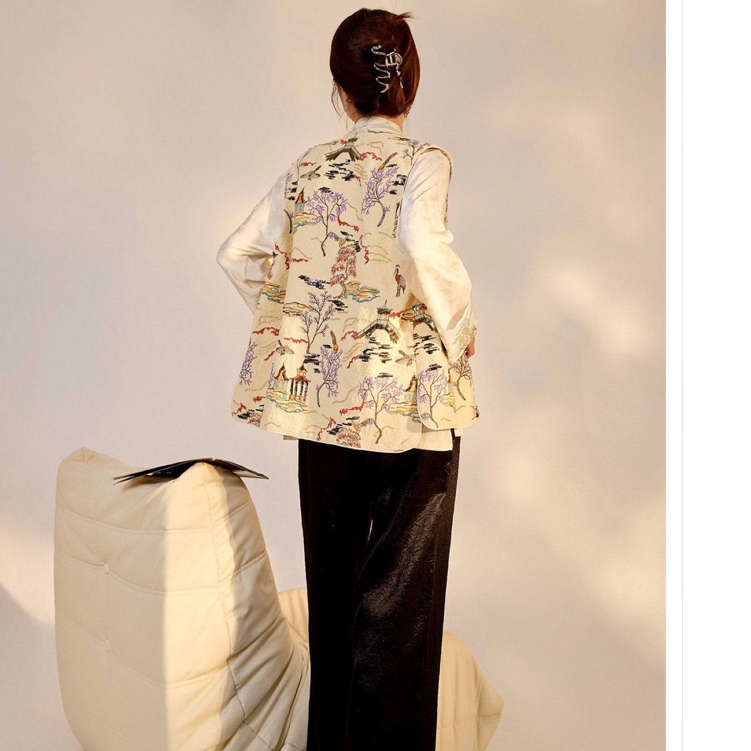 Embroidered Oriental Style Painting Stitching Vest Cream Yellow
