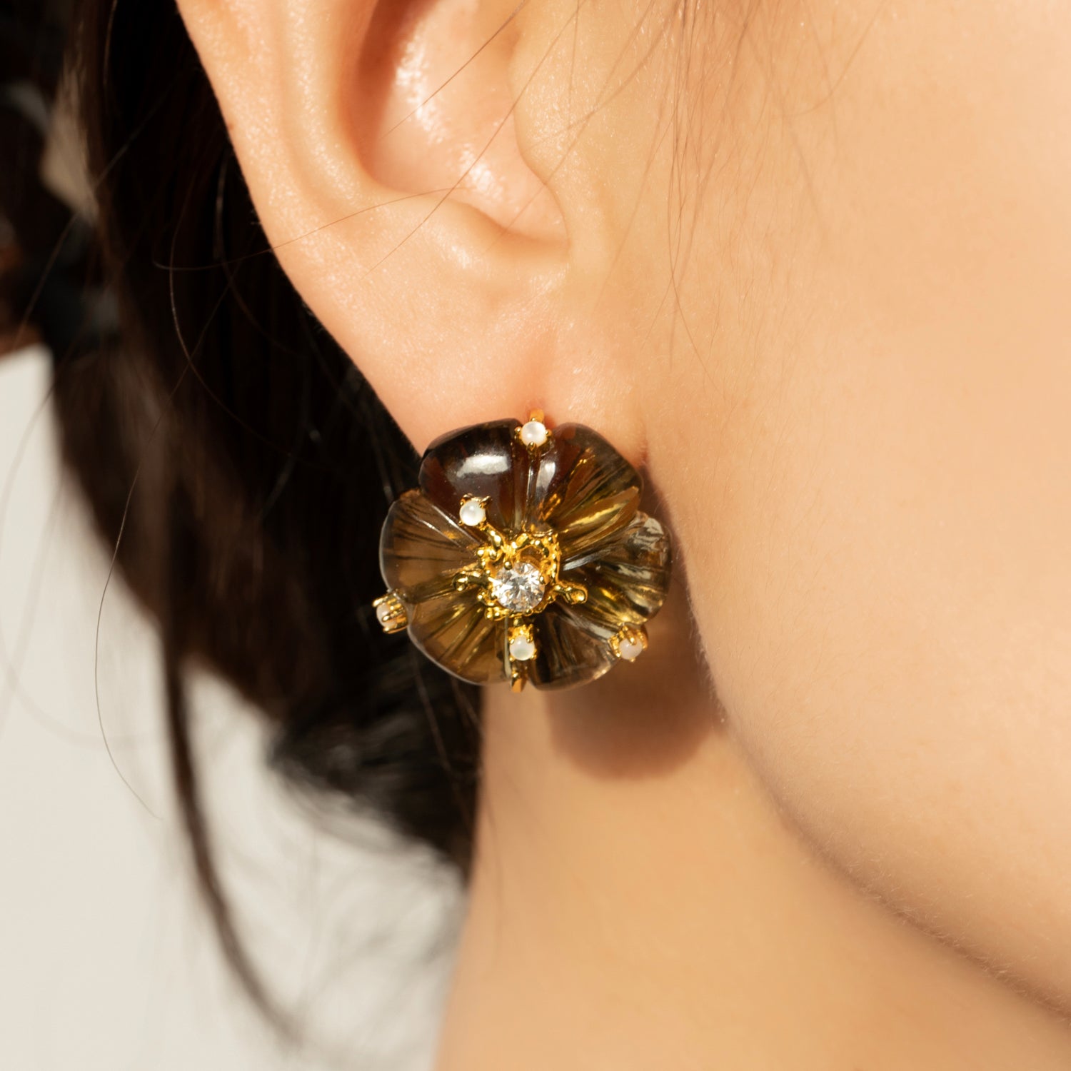 Dewdrop Bloom Floria Diamond Engraved Smoke Crystal Earring Mother of Pearl