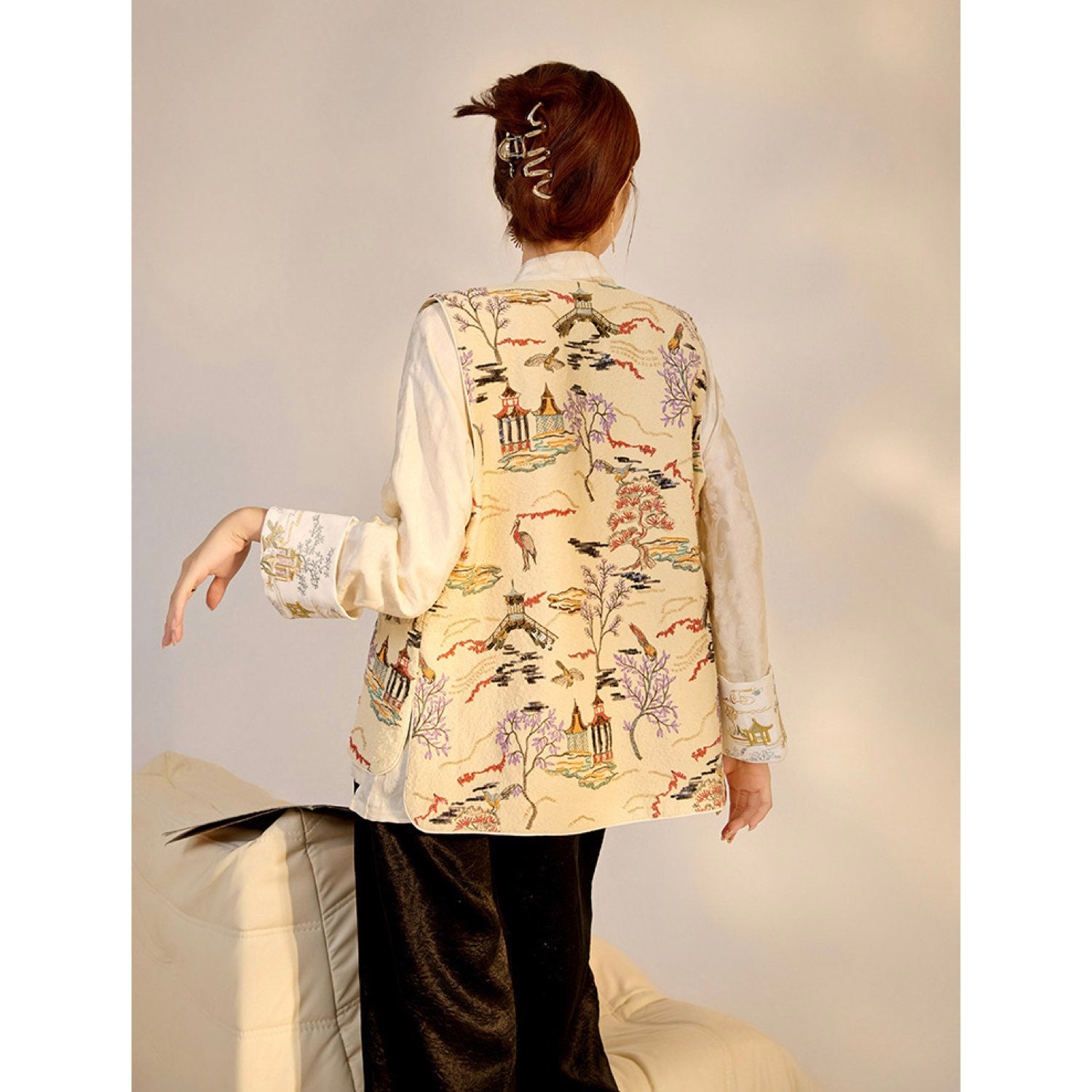 Embroidered Oriental Style Painting Stitching Vest Cream Yellow