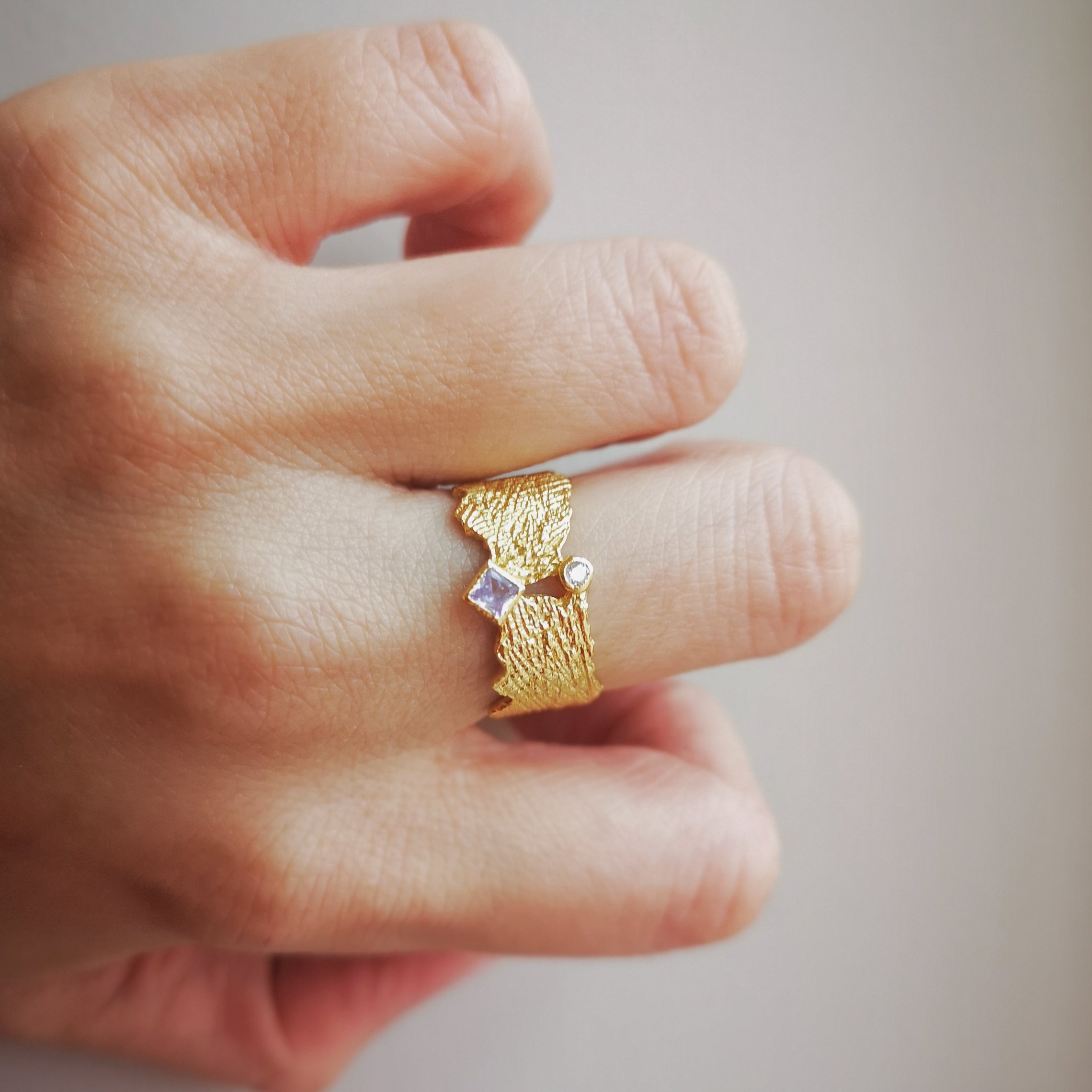 Tree Memory Black Gold Ring