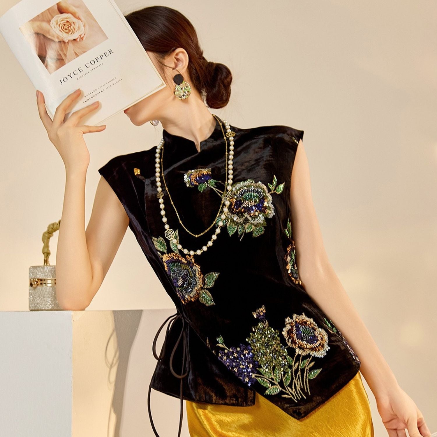 Embroidery Flowers Black Velvet Fitted Vest Cardigan