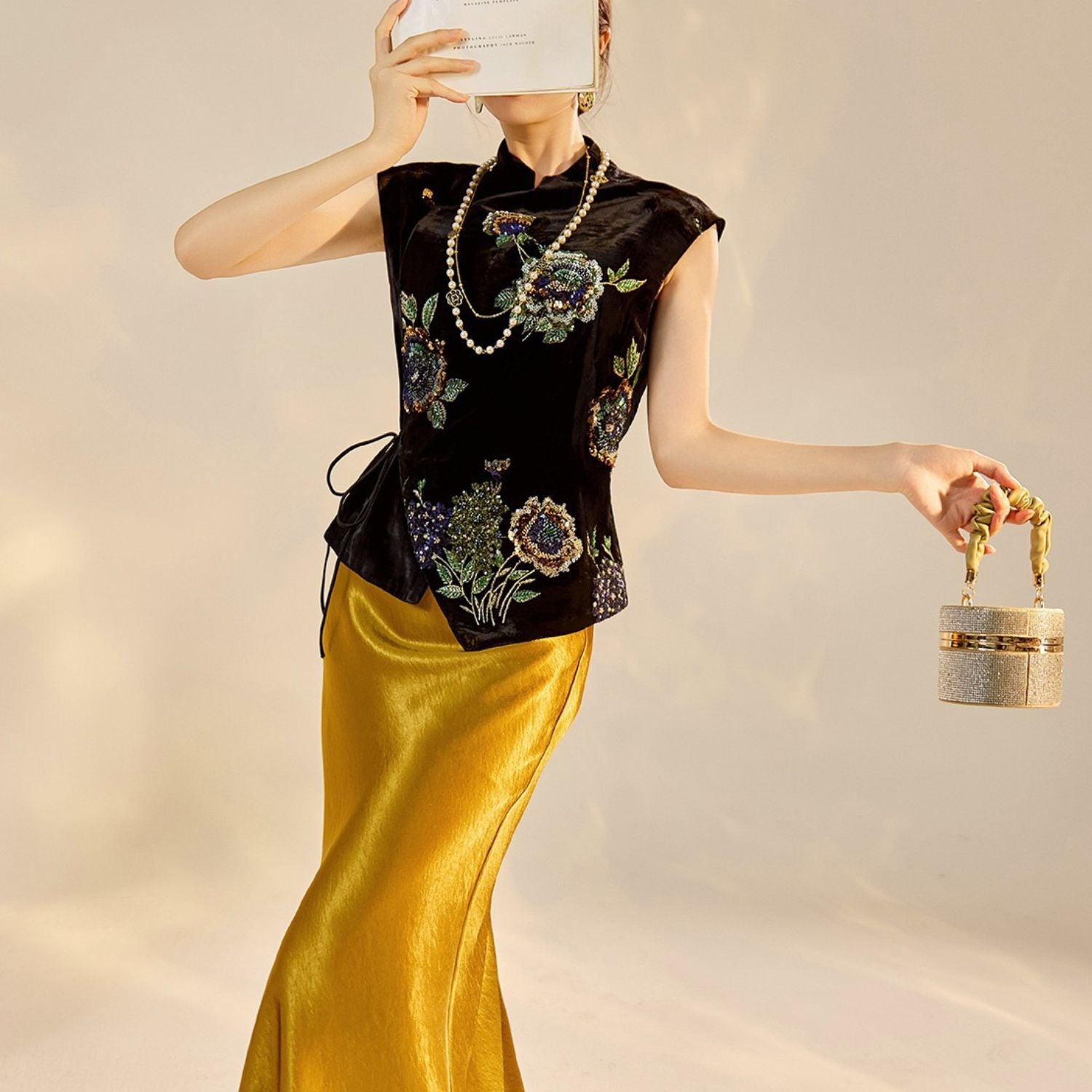 Embroidery Flowers Black Velvet Fitted Vest Cardigan