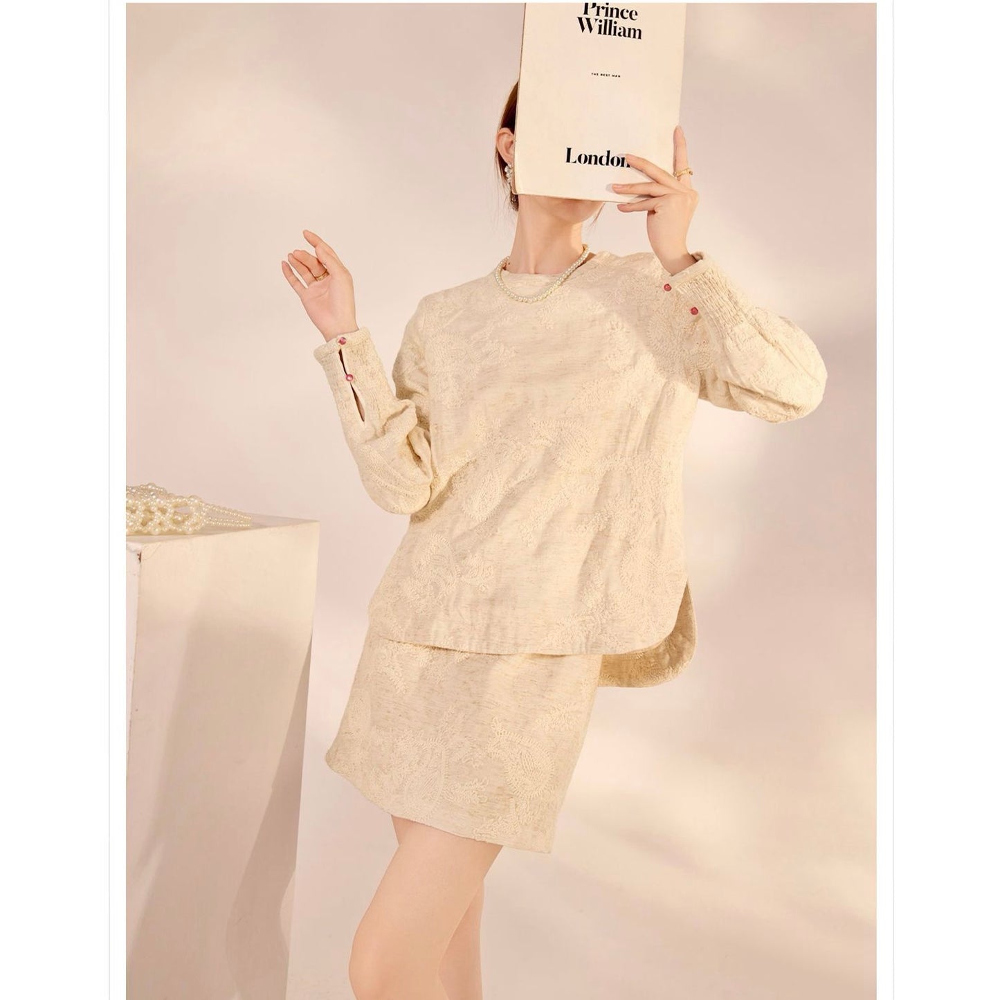 Textured Embroidered Linen-Blend Short Skirt