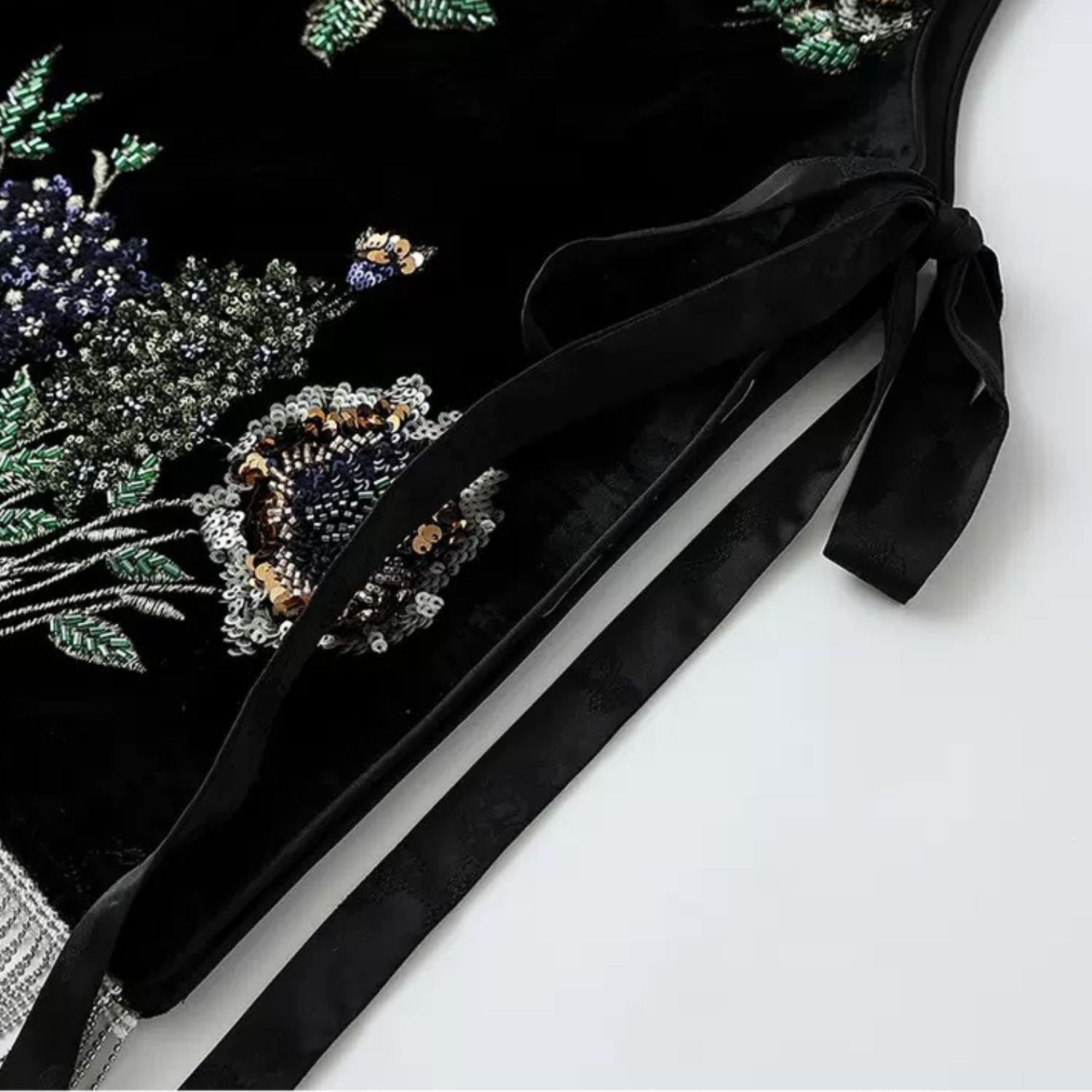Embroidery Flowers Black Velvet Vest Pullover