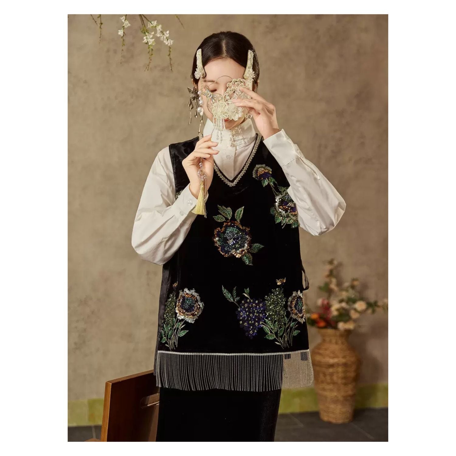 Embroidery Flowers Black Velvet Vest Pullover