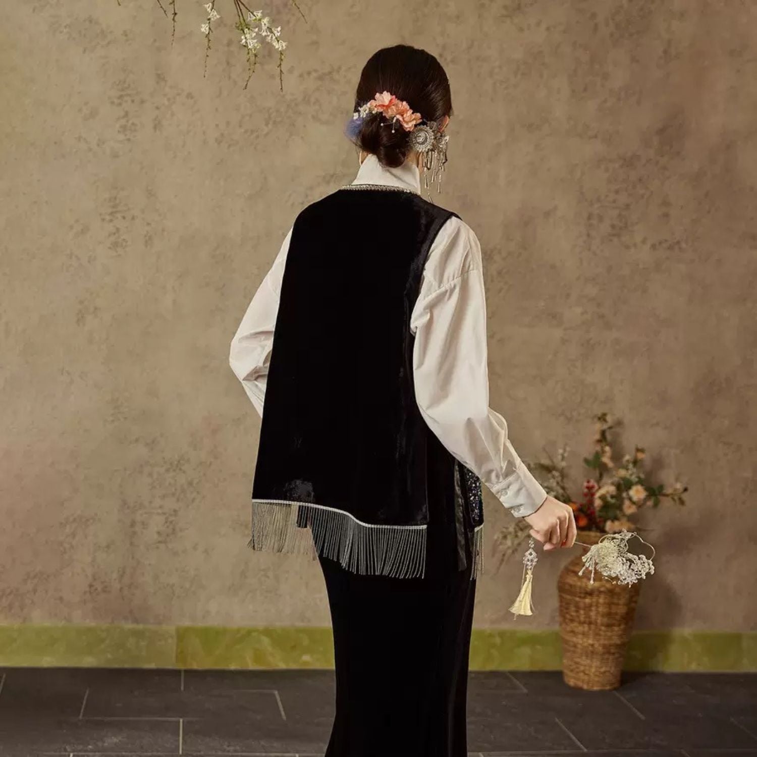 Embroidery Flowers Black Velvet Vest Pullover