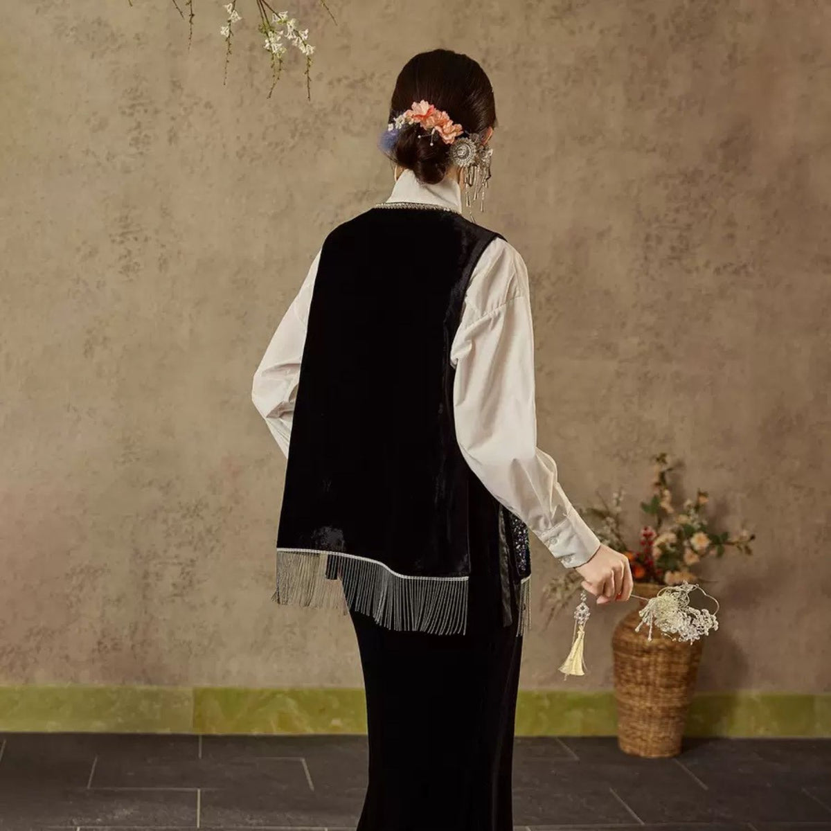 Embroidery Flowers Black Velvet Vest Pullover