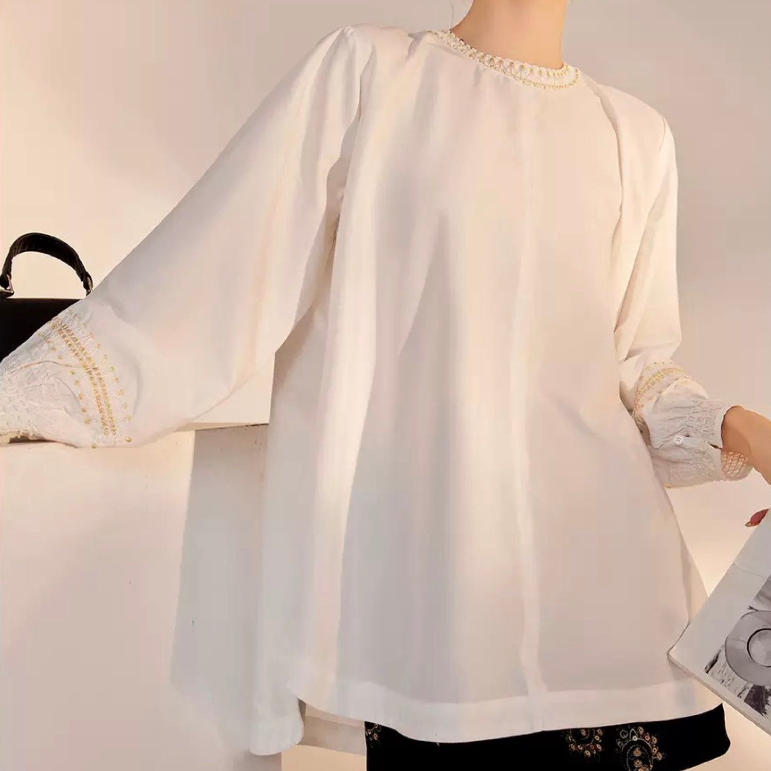 Embroidery Elegant Lance Round Neck White Shirt