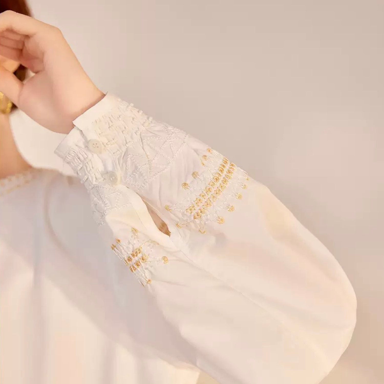 Embroidery Elegant Lance Round Neck White Shirt