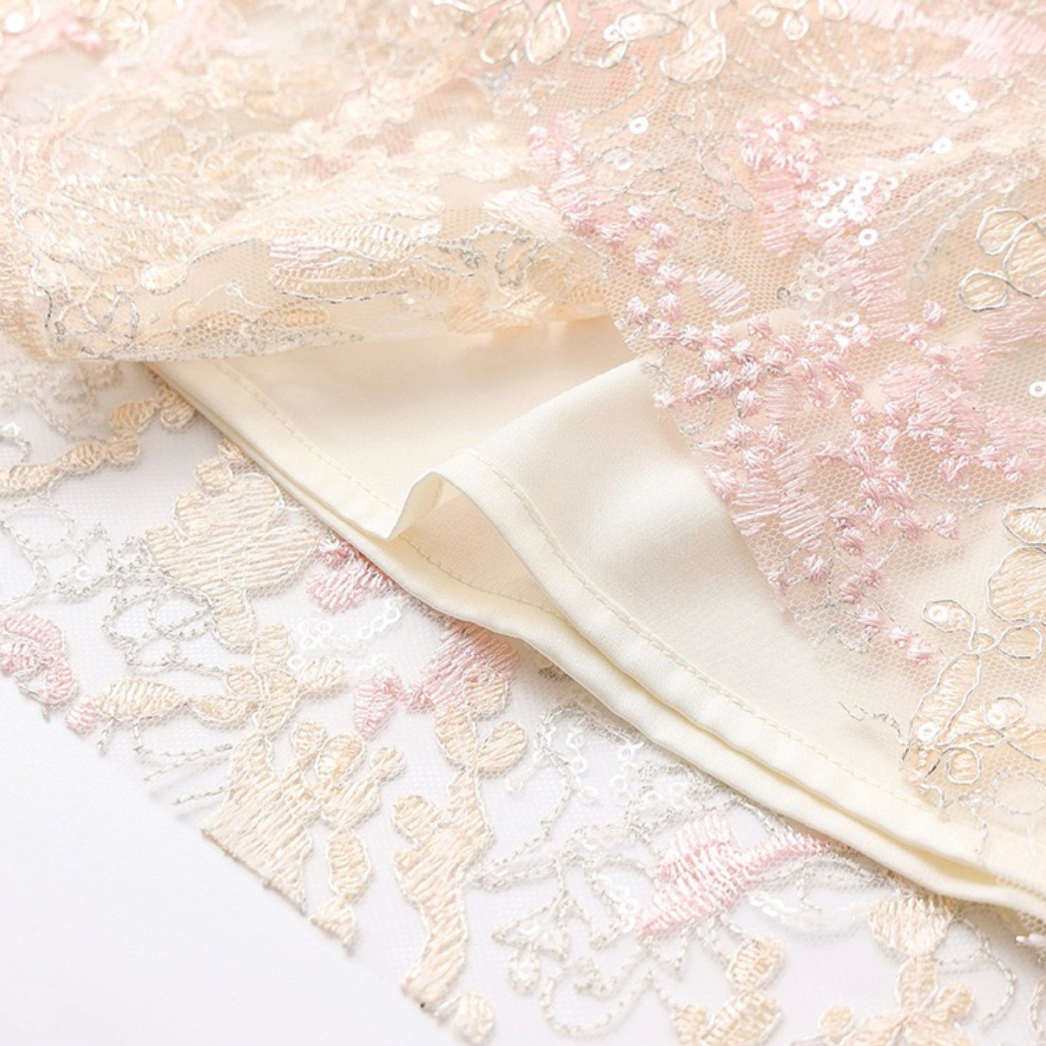 Poetic Embroidery Textured Floral Embroidered Skirt in Pink and White