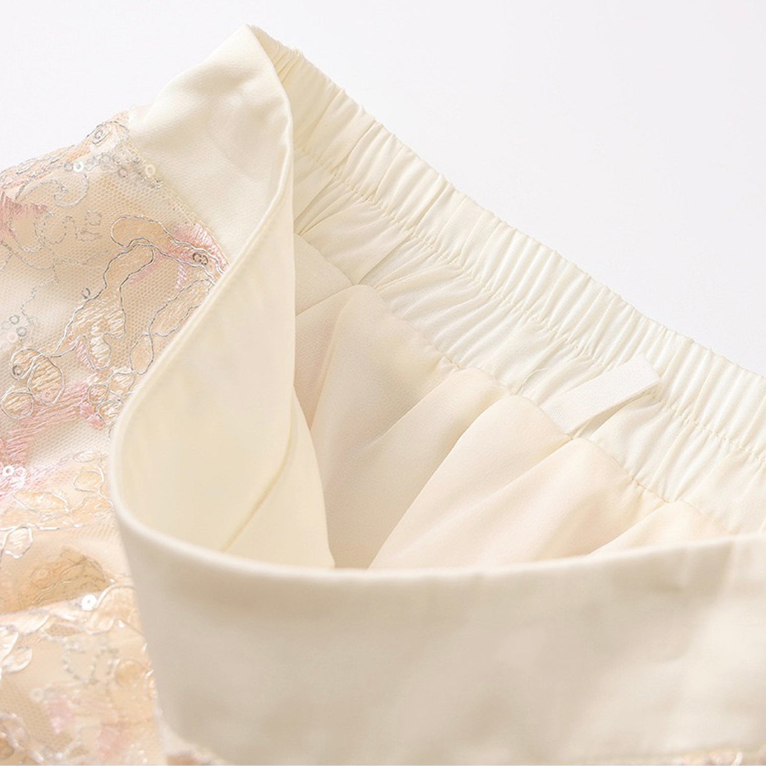 Poetic Embroidery Textured Floral Embroidered Skirt in Pink and White