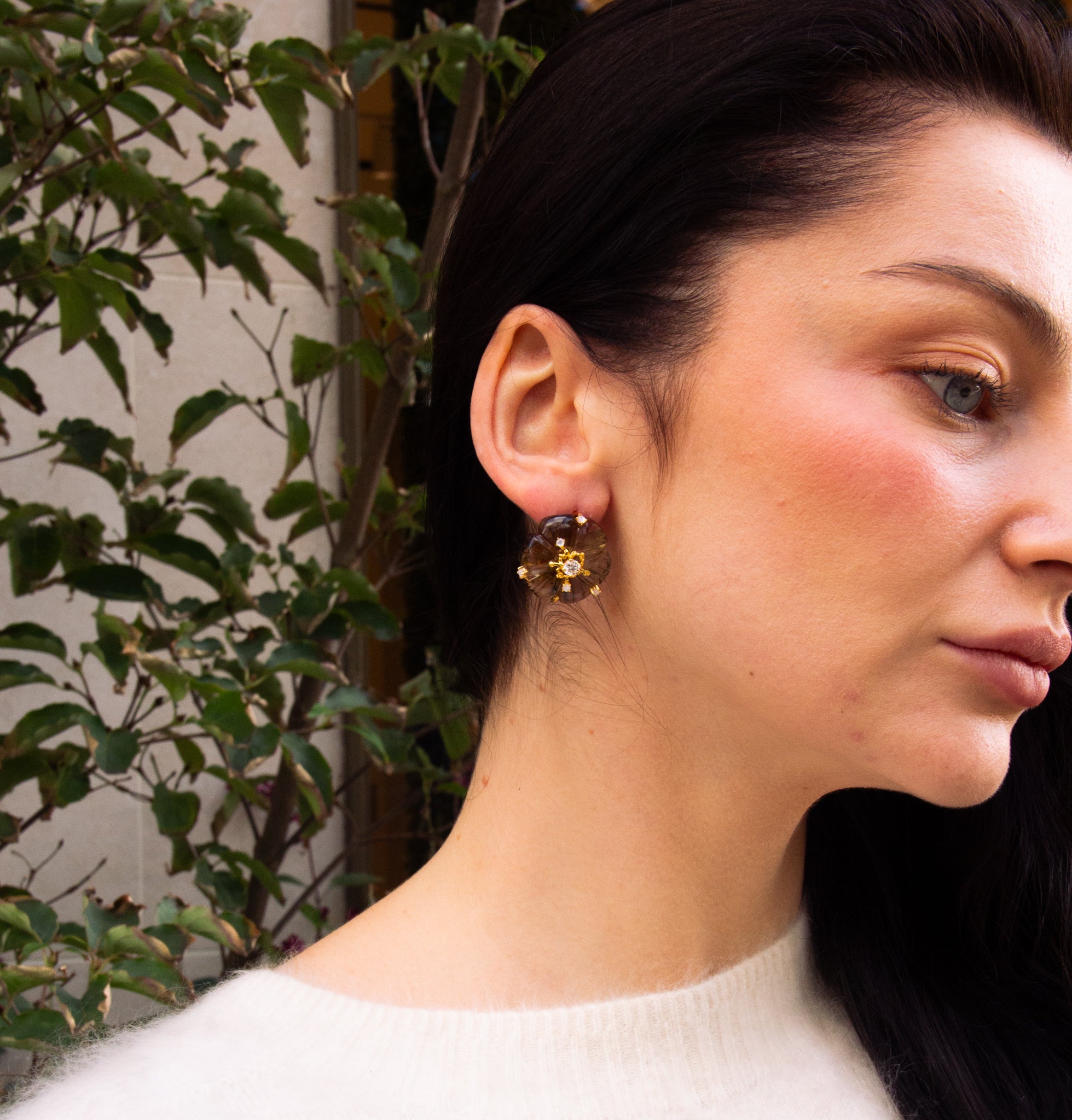 Dewdrop Bloom Floria Diamond Engraved Smoke Crystal Earring Mother of Pearl