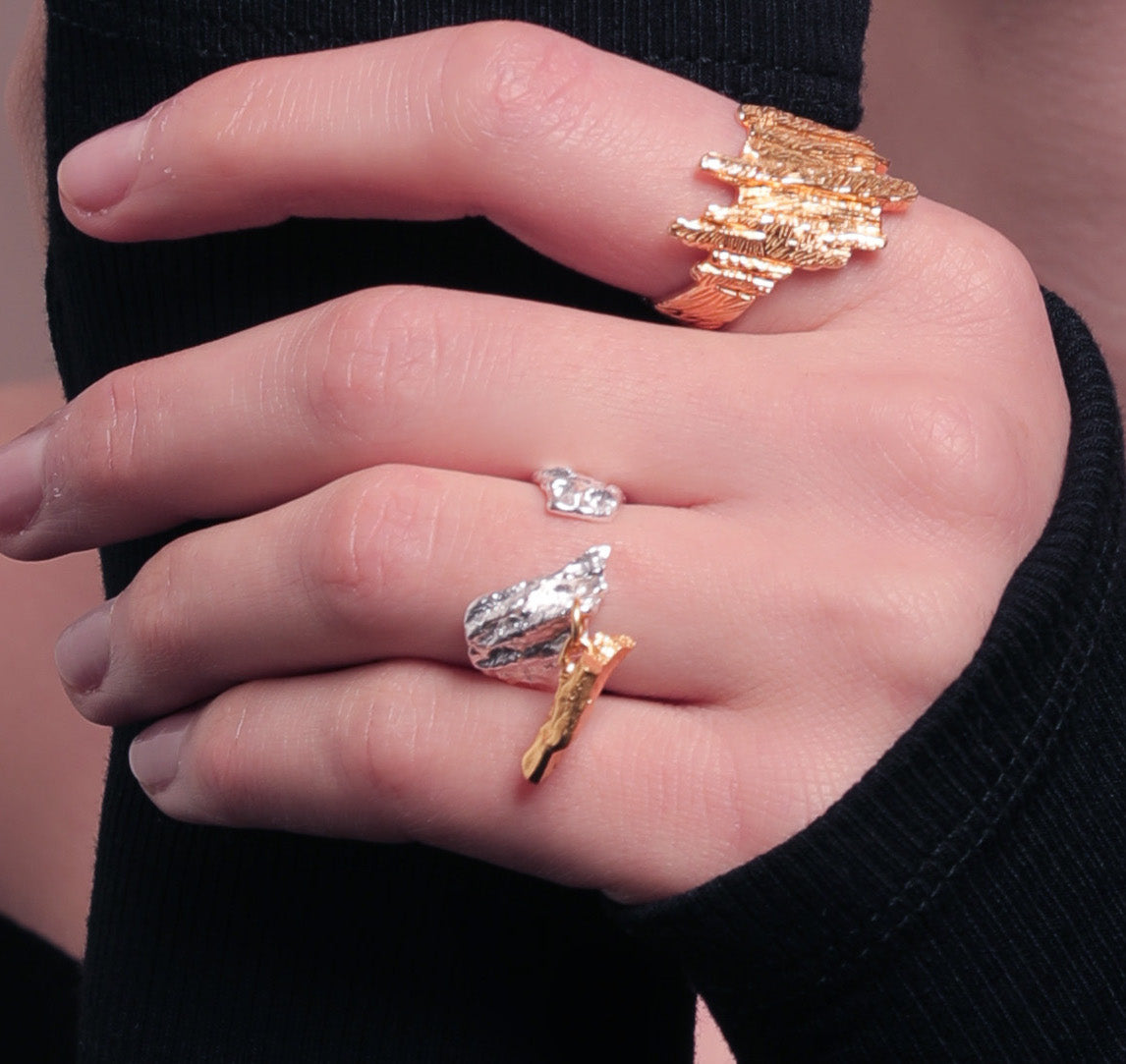 Tree Memory Black Gold Ring